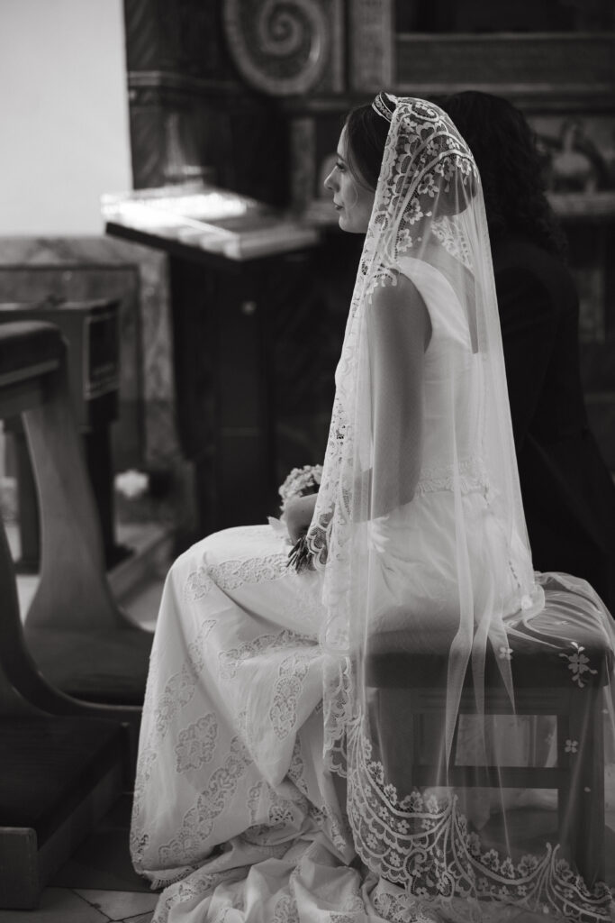 Vestido de novia de portocale con mantilla