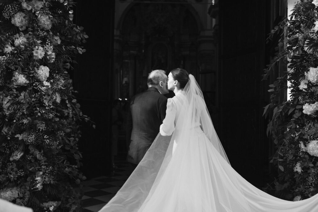 iglesia de san pedro. fotografía de boda